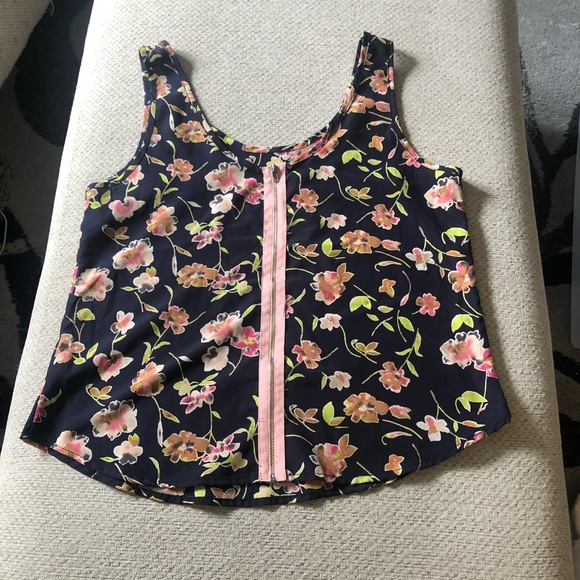 Floral tank - Picture 2 of 2